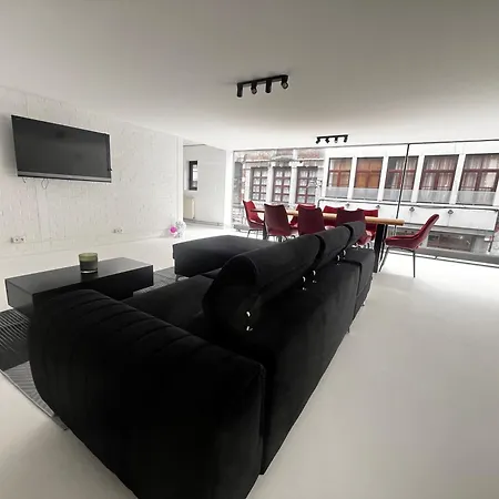 Cube 21 Apartment
