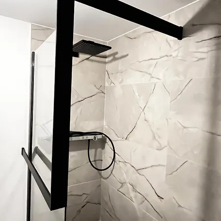 Cube 21 Apartment *