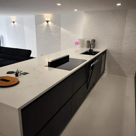 Cube 21 * Mons